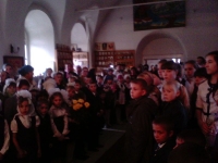Дети в Спасскомкафедральном соборе Тарской епархии