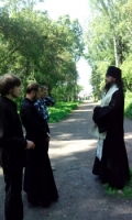 Епископ Савватий в Тихвинском парке г. Тары в Троицкую родительскую субботу